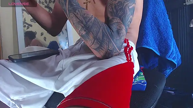 Snapshot of GaboReyes chatting on November 2025 01:03:02 PM GaboReyes online show from November 2025 01:03:02 PM