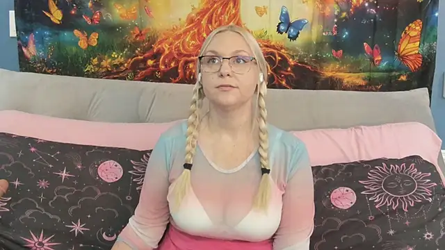 Snapshot of SaraBearXo chatting on September 2025 01:38:02 PM SaraBearXo online show from September 2025 01:38:02 PM