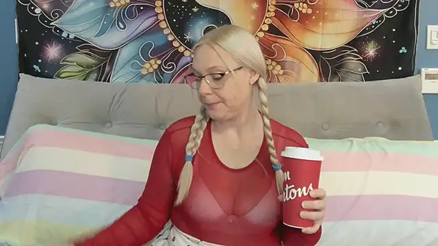 Snapshot of SaraBearXo chatting on September 2025 12:27:02 PM SaraBearXo online show from September 2025 12:27:02 PM