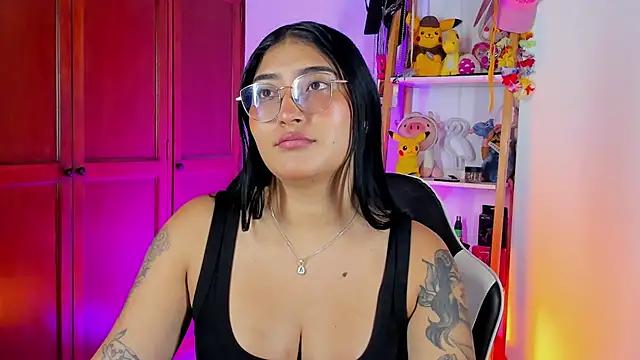 Snapshot of eymy-hadid chatting on December 2025 11:15:02 PM eymy-hadid online show from December 2025 11:15:02 PM