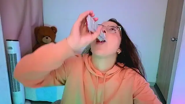 Snapshot of _alicia_z chatting on April 2026 06:10:02 PM alicia z online show from April 2026 06:10:02 PM