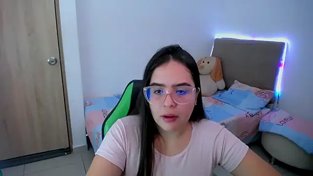  alicia z online show from February 2025 05:30:02 PM