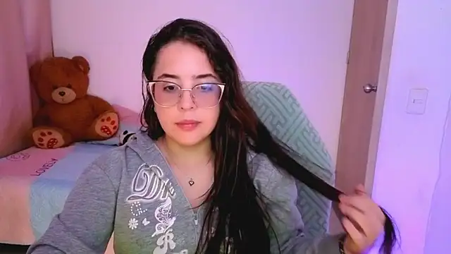 Snapshot of _alicia_z chatting on March 2026 07:04:02 PM alicia z online show from March 2026 07:04:02 PM