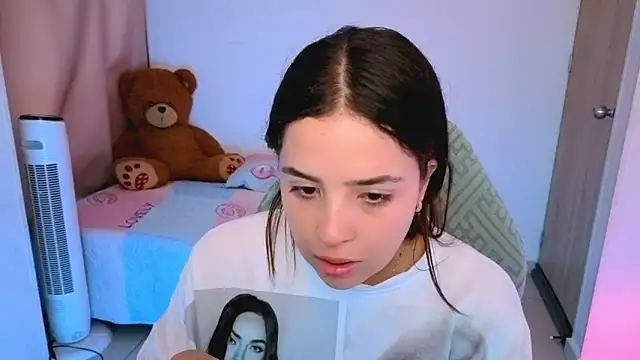 Snapshot of _alicia_z chatting on April 2026 06:31:02 PM alicia z online show from April 2026 06:31:02 PM