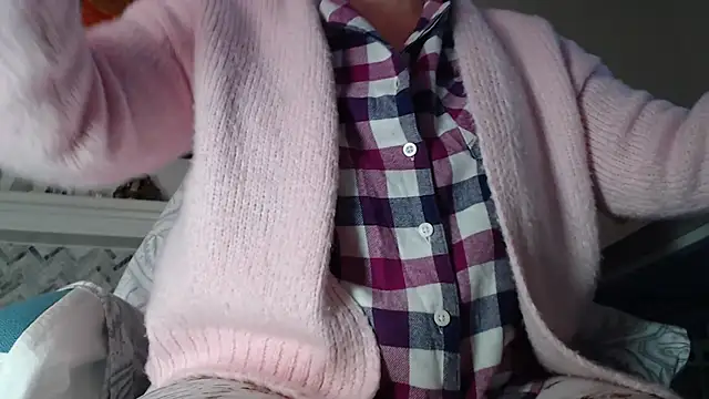 Snapshot of AuroraWillows chatting on February 2026 04:43:01 AM AuroraWillows online show from February 2026 04:43:01 AM