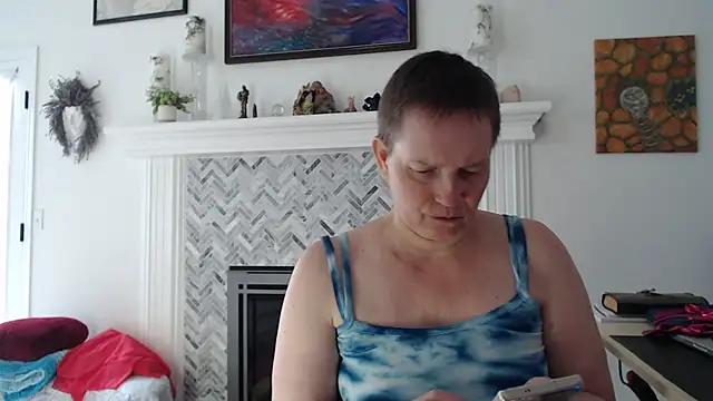 Snapshot of AuroraWillows chatting on April 2026 03:05:01 PM AuroraWillows online show from April 2026 03:05:01 PM