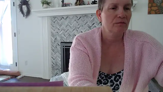 Snapshot of AuroraWillows chatting on February 2026 06:32:01 PM AuroraWillows online show from February 2026 06:32:01 PM