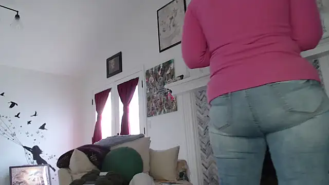 AuroraWillows online show from March 2025 04:32:01 PM