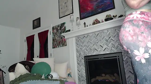 AuroraWillows online show from March 2025 11:53:02 AM