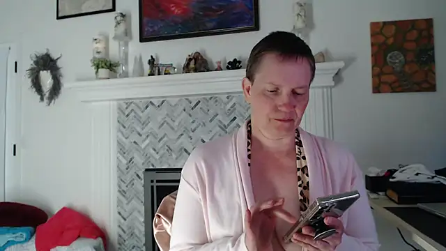 Snapshot of AuroraWillows chatting on April 2026 02:35:01 AM AuroraWillows online show from April 2026 02:35:01 AM