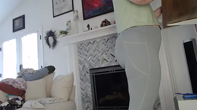 AuroraWillows online show from October 2025 02:53:02 PM