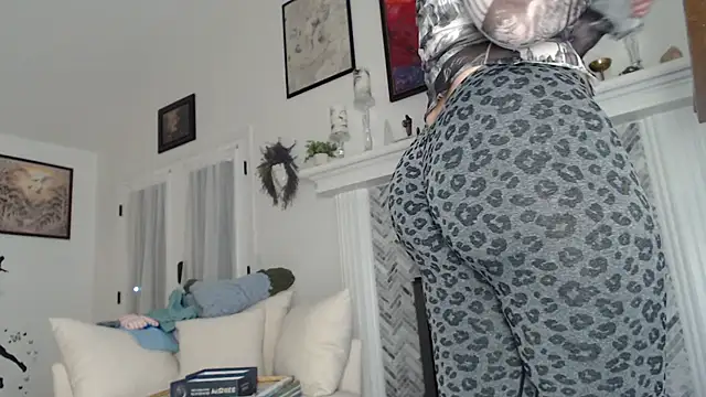 AuroraWillows online show from October 2025 11:00:01 AM