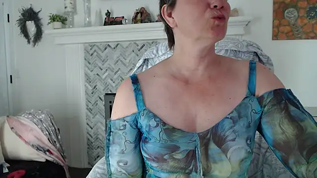 Snapshot of AuroraWillows chatting on January 2026 04:52:01 AM AuroraWillows online show from January 2026 04:52:01 AM