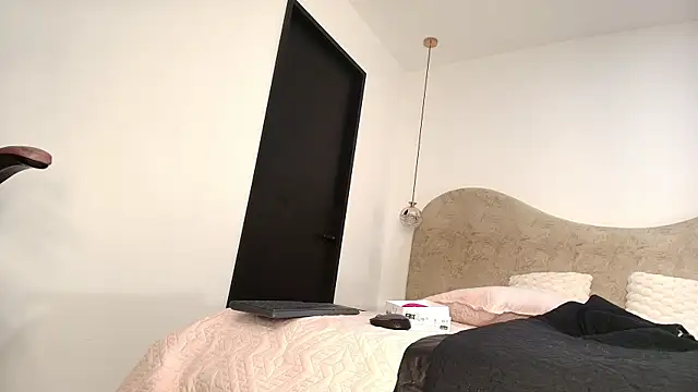 Snapshot of zzoe_ chatting on November 2025 03:11:01 AM zzoe online show from November 2025 03:11:01 AM