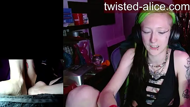 alicewonder09 online show from May 2026 03:56:01 AM