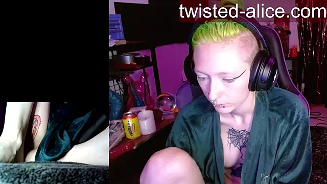 alicewonder09 online show from April 2026 03:44:01 AM
