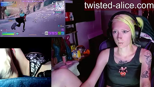 Snapshot of alicewonder09 chatting on June 2026 06:52:02 AM alicewonder09 online show from June 2026 06:52:02 AM