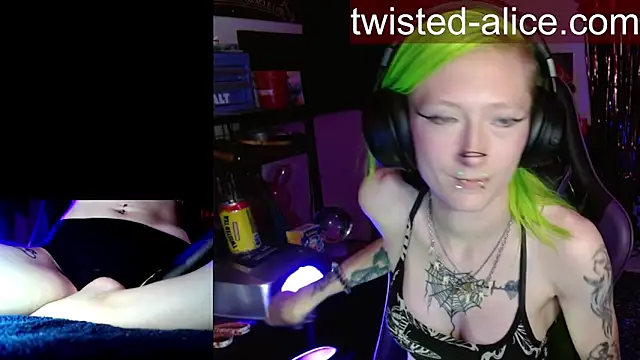 alicewonder09 online show from May 2026 04:03:01 AM