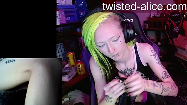 alicewonder09 online show from April 2026 02:59:01 AM