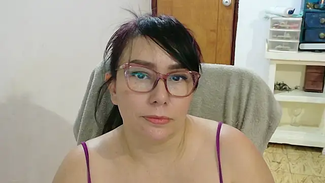 Snapshot of hottplay chatting on October 2025 07:05:01 PM hottplay online show from October 2025 07:05:01 PM