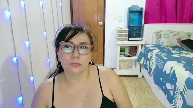 Snapshot of hottplay chatting on September 2025 10:37:01 AM hottplay online show from September 2025 10:37:01 AM