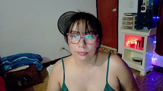 Snapshot of hottplay chatting on January 2025 08:51:02 PM hottplay online show from January 2025 08:51:02 PM