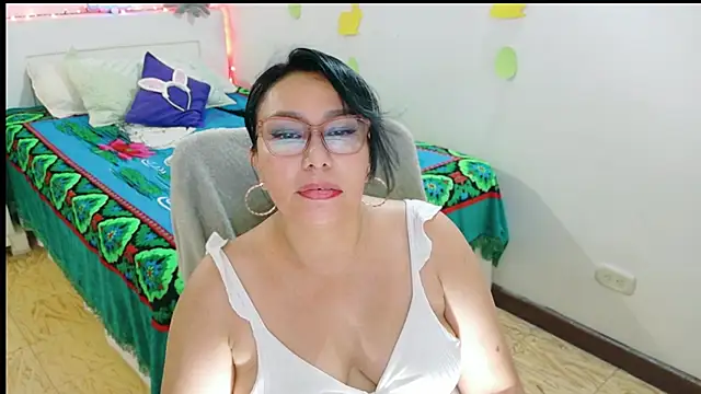 hottplay online show from April 2026 04:47:02 PM