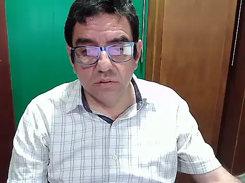 FernandoReuterG online show from October 2025 01:40:01 AM