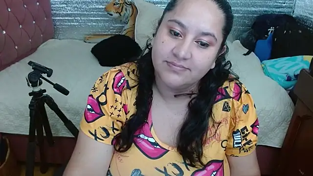 Snapshot of EMILY-NESSA chatting on May 2026 02:40:02 PM EMILY-NESSA online show from May 2026 02:40:02 PM