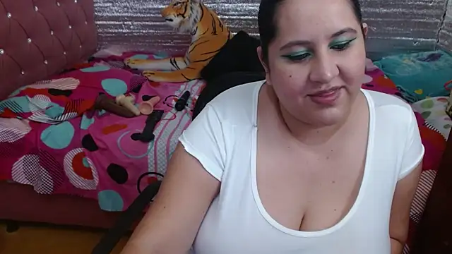 EMILY-NESSA online show from February 2025 03:20:01 PM