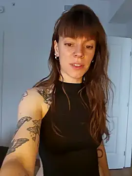 Snapshot of EmilieEdelana chatting on January 2025 01:31:01 PM EmilieEdelana online show from January 2025 01:31:01 PM