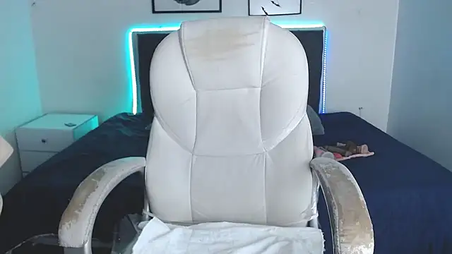 selena yourmilf online show from November 2025 05:46:01 PM