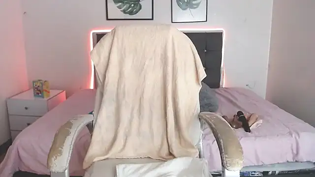 selena yourmilf online show from March 2026 05:50:01 PM