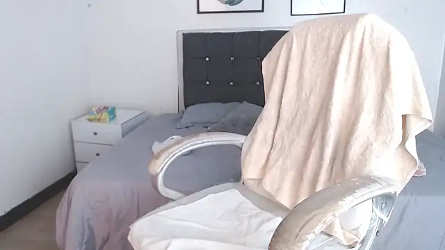 selena yourmilf online show from April 2026 02:33:01 PM