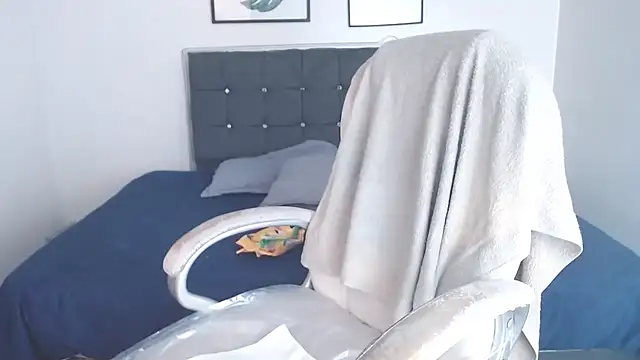 selena yourmilf online show from September 2025 05:42:02 PM