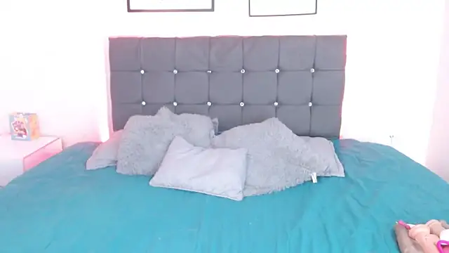 selena yourmilf online show from March 2026 06:10:01 PM