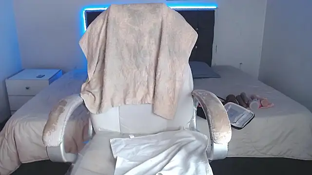 selena yourmilf online show from January 2026 02:21:01 PM