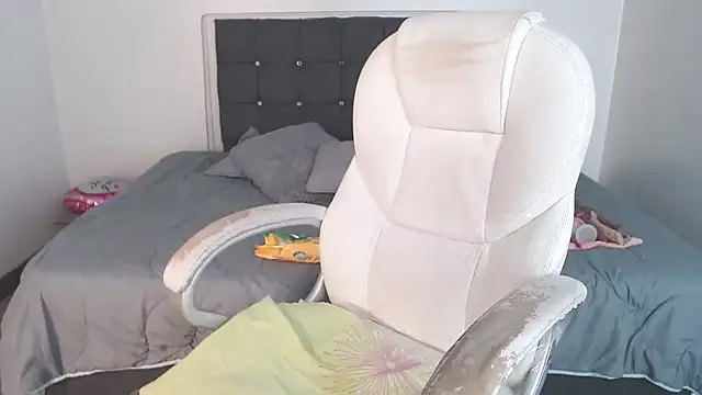 selena yourmilf online show from September 2025 05:04:01 PM