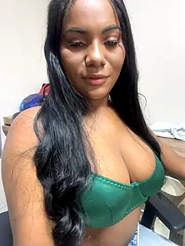 Sara Boom online show from October 2025 01:23:01 PM