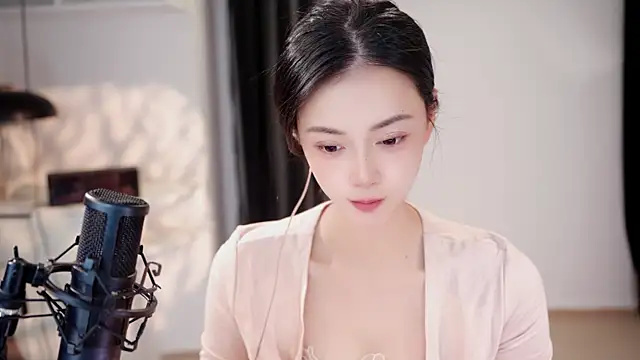 Ocean--Lili online show from June 2026 01:33:01 PM