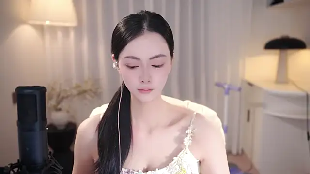 Ocean--Lili online show from October 2025 02:18:02 PM