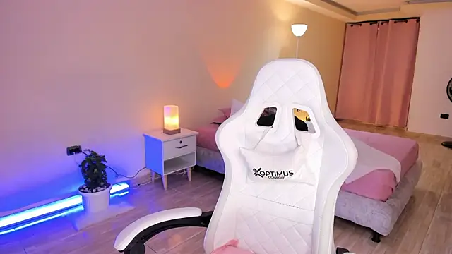 carleee winter online show from September 2025 12:43:01 AM