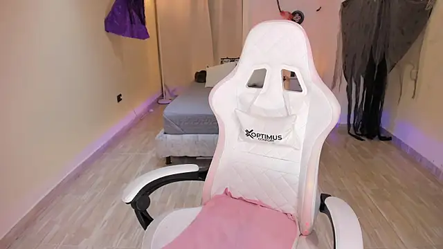 carleee winter online show from October 2025 11:59:01 PM