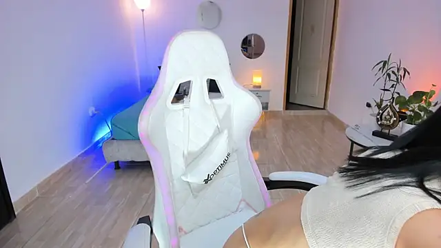 carleee winter online show from April 2026 01:33:01 AM