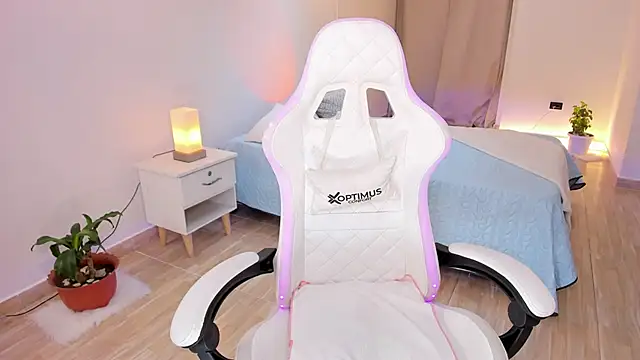 carleee winter online show from November 2025 12:33:01 AM