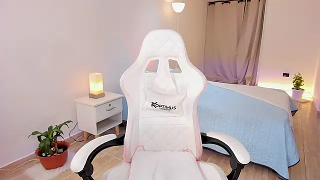 carleee winter online show from November 2025 11:47:02 PM