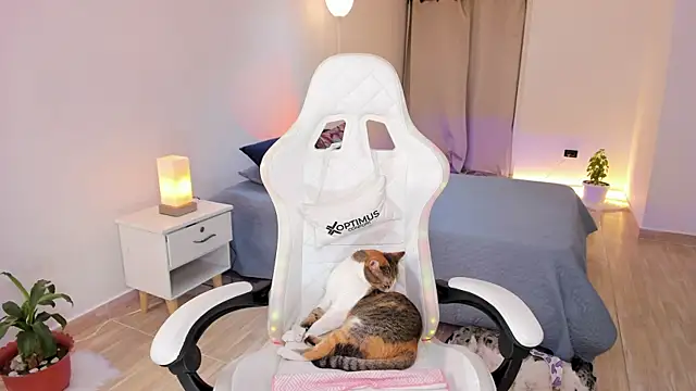 carleee winter online show from December 2025 01:54:02 AM