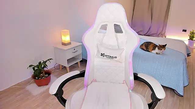 carleee winter online show from November 2025 12:42:02 AM