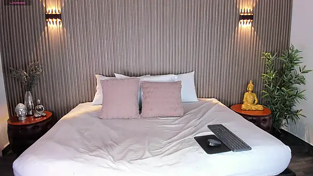 CloeHarp online show from November 2025 12:09:02 PM