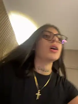 Sarasanders 4 online show from November 2025 02:15:01 AM